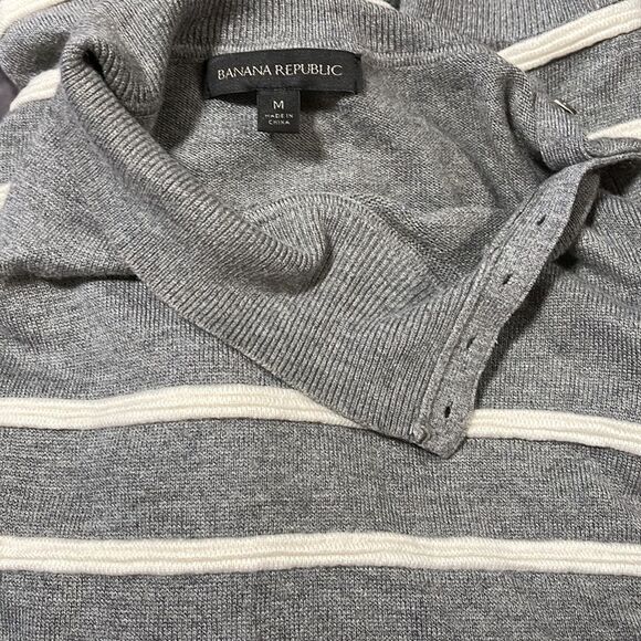 Banana Republic gray with white stripe sweater - Picture 3 of 10